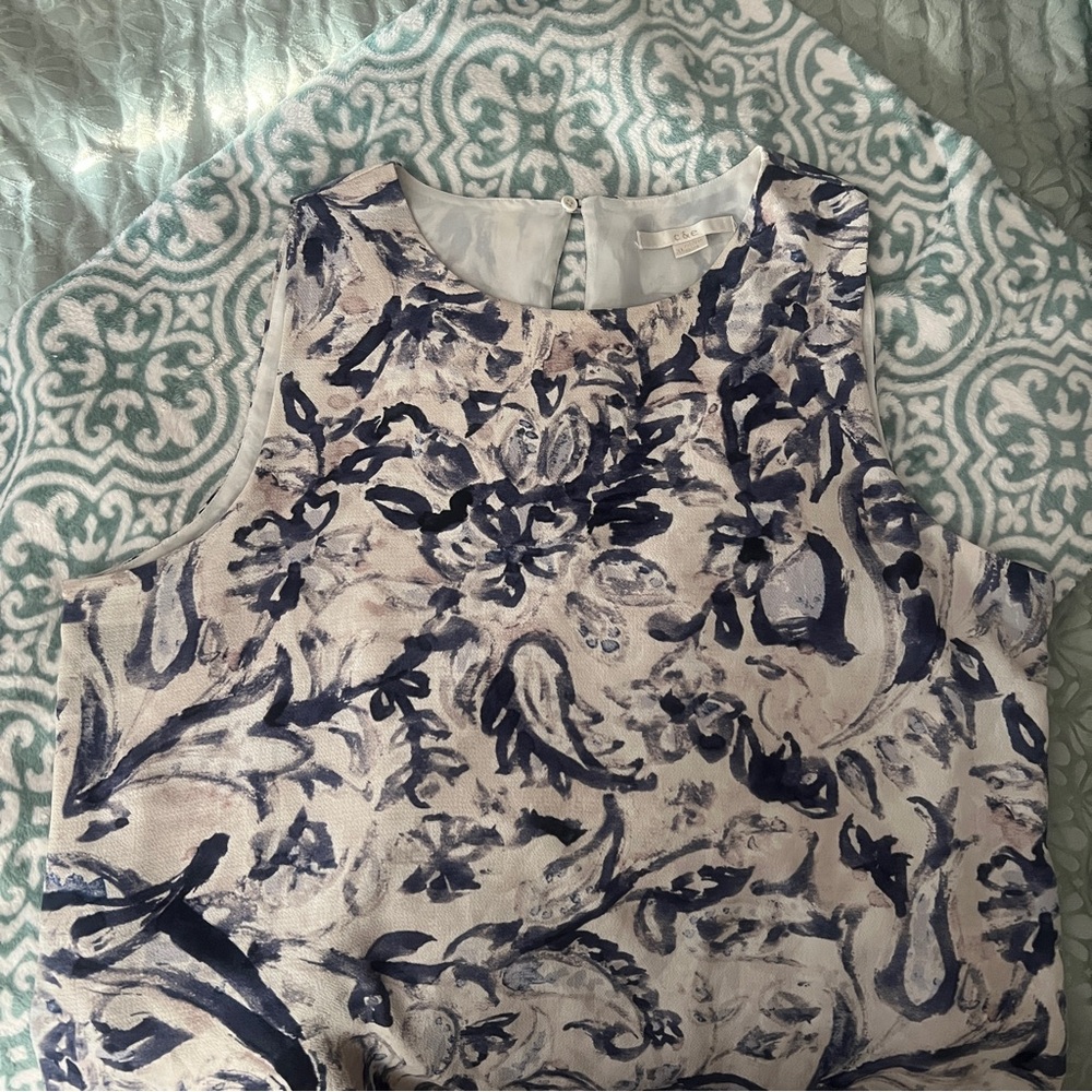 c&e Blue Gray Sleeveless Keyhole Blouse